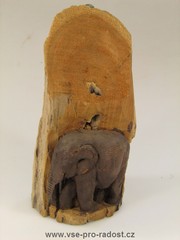 Slon ve dřevě